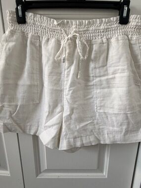 Time and Tru White High-Waist Smocked Linen Shorts